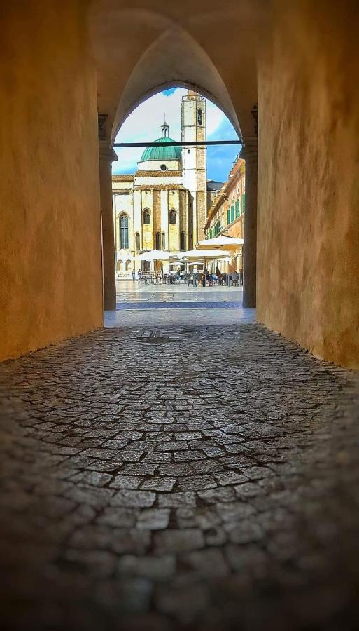 Dietro Piazza Ascoli Piceno Buitenkant foto