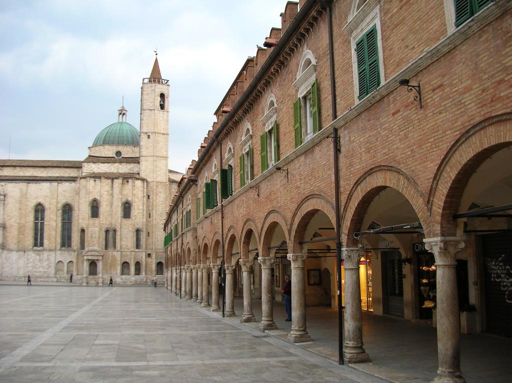 Dietro Piazza Appartement Ascoli Piceno Buitenkant foto