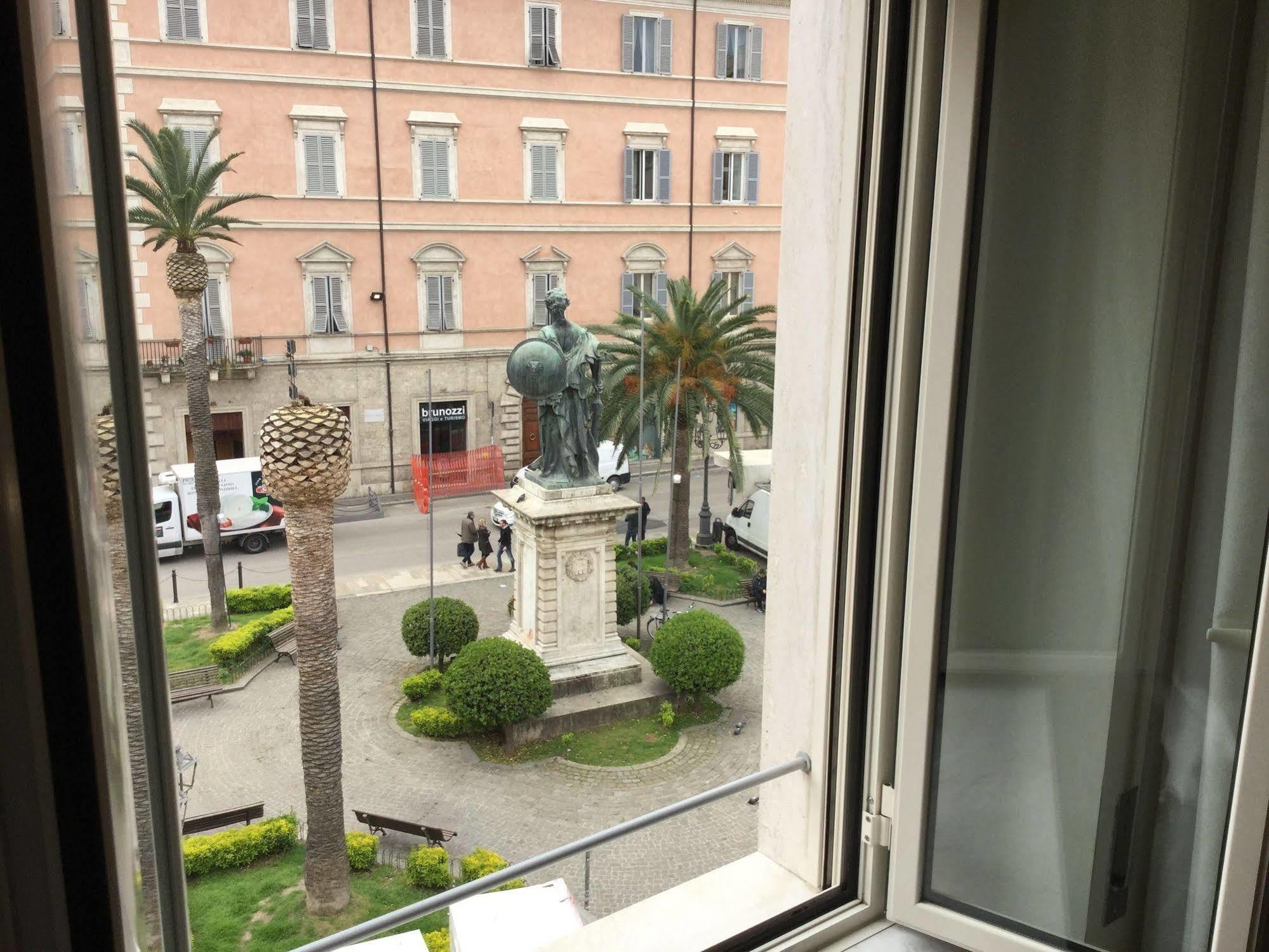 Dietro Piazza Ascoli Piceno Buitenkant foto