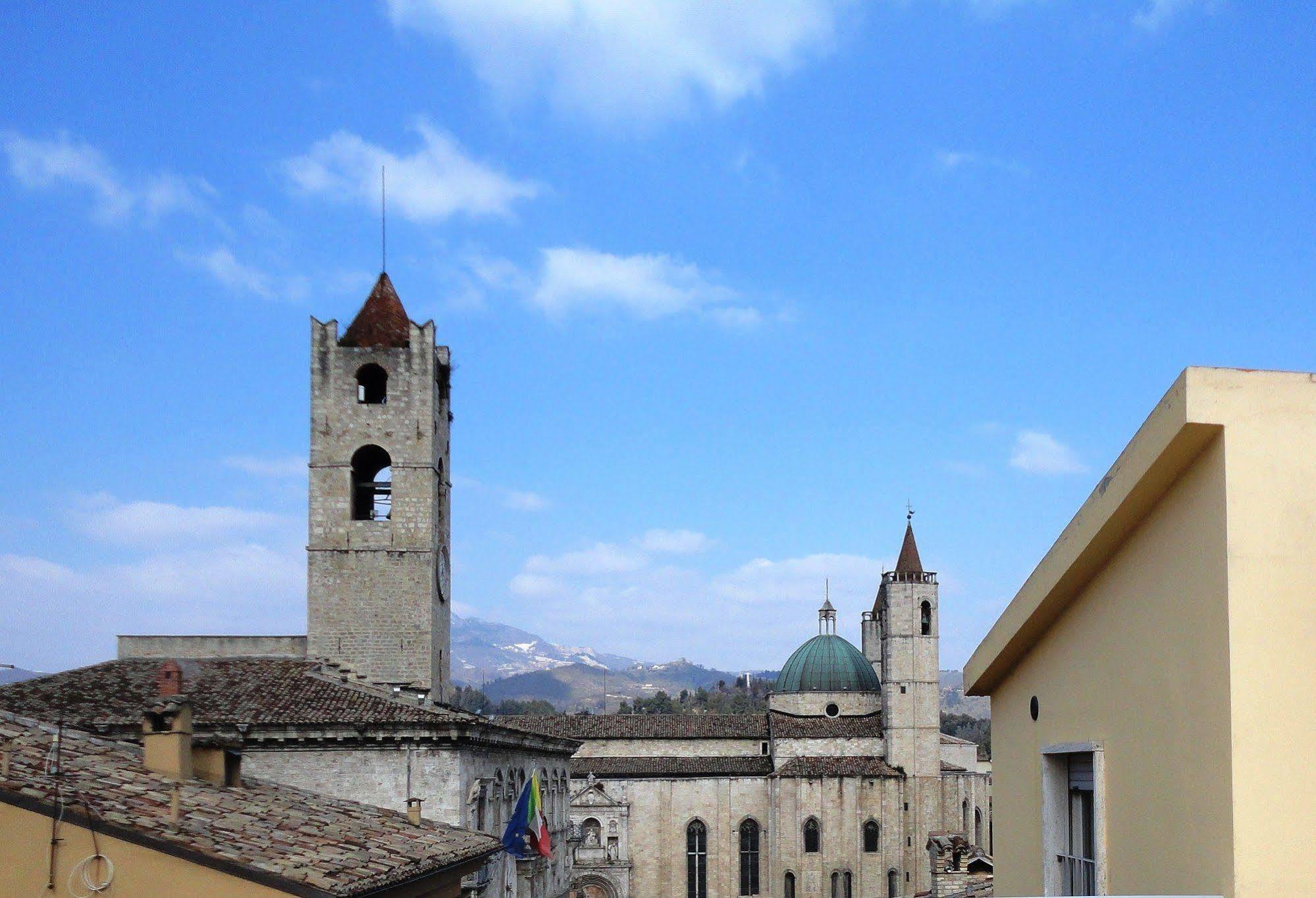 Dietro Piazza Ascoli Piceno Buitenkant foto